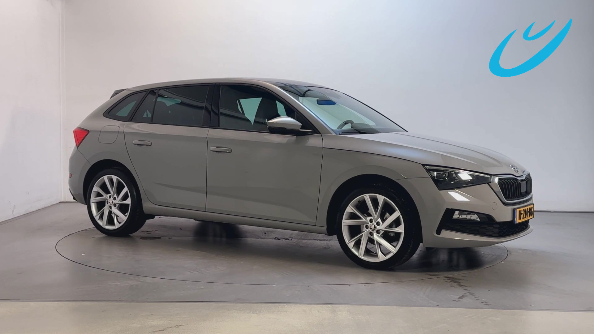 Skoda Scala 1.0 TSI 110pk Sport Business Panoramadak Virtual Cockpit Stoelverwarming Parkeersensoren DAB+ 2021 - voorkant