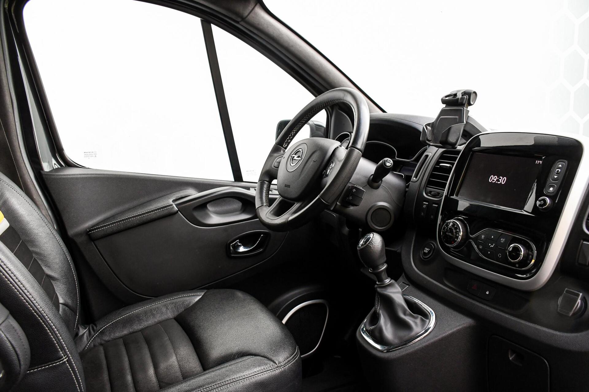 Foto van Opel Vivaro-b