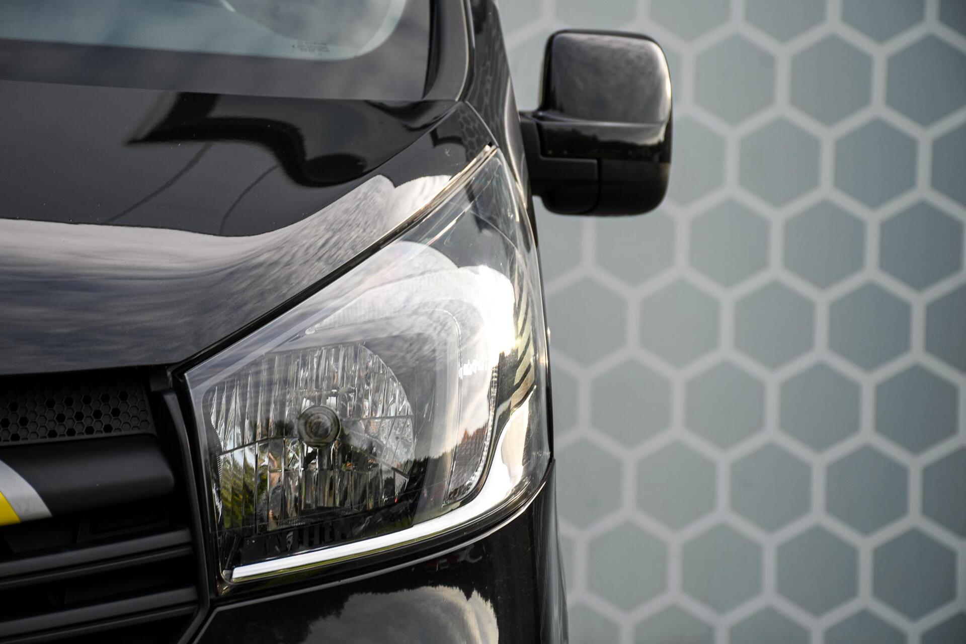 Foto van Opel Vivaro-b