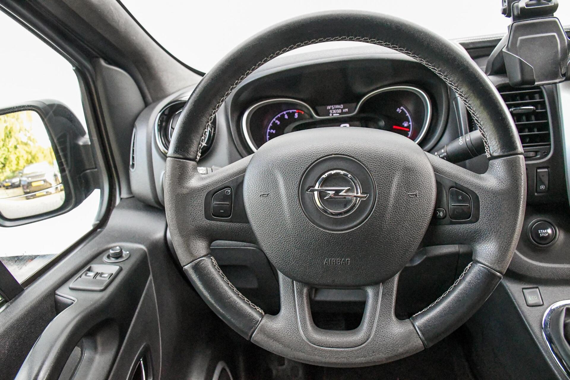 Foto van Opel Vivaro-b