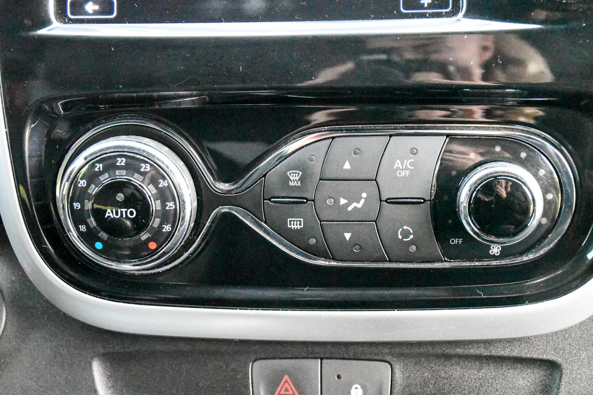 Foto van Opel Vivaro-b