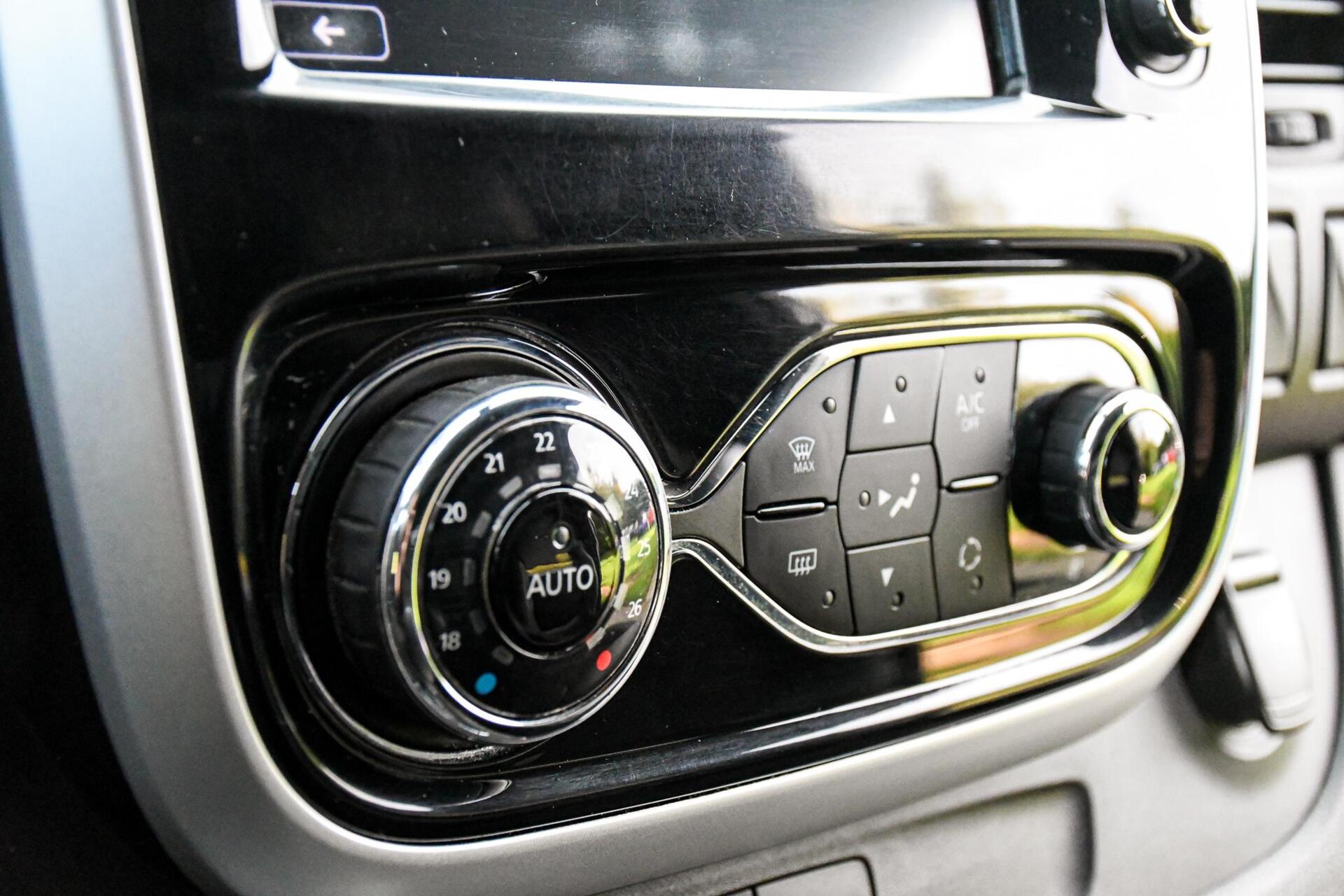 Foto van Opel Vivaro-b