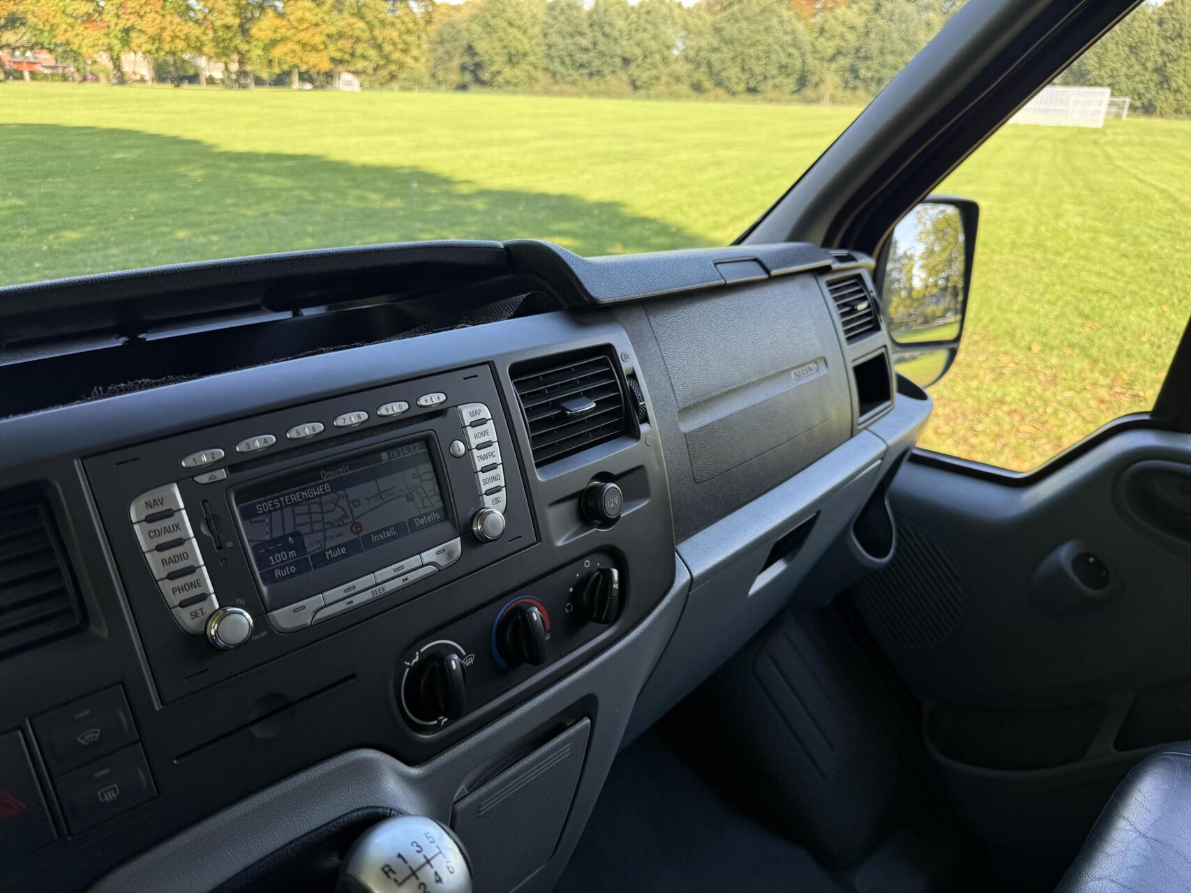 Foto van Ford Transit 280m DC LR 140dpf 4.36