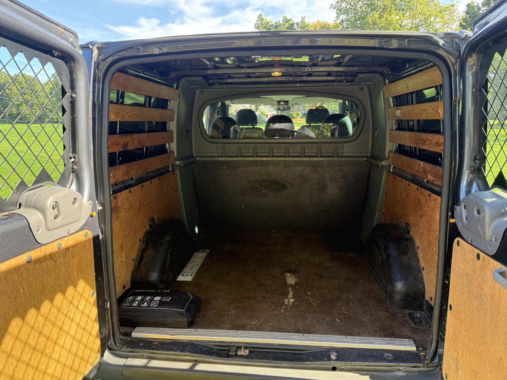 Foto van Ford Transit 280m DC LR 140dpf 4.36
