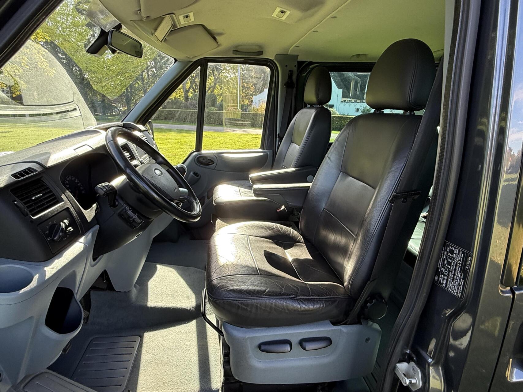 Foto van Ford Transit 280m DC LR 140dpf 4.36