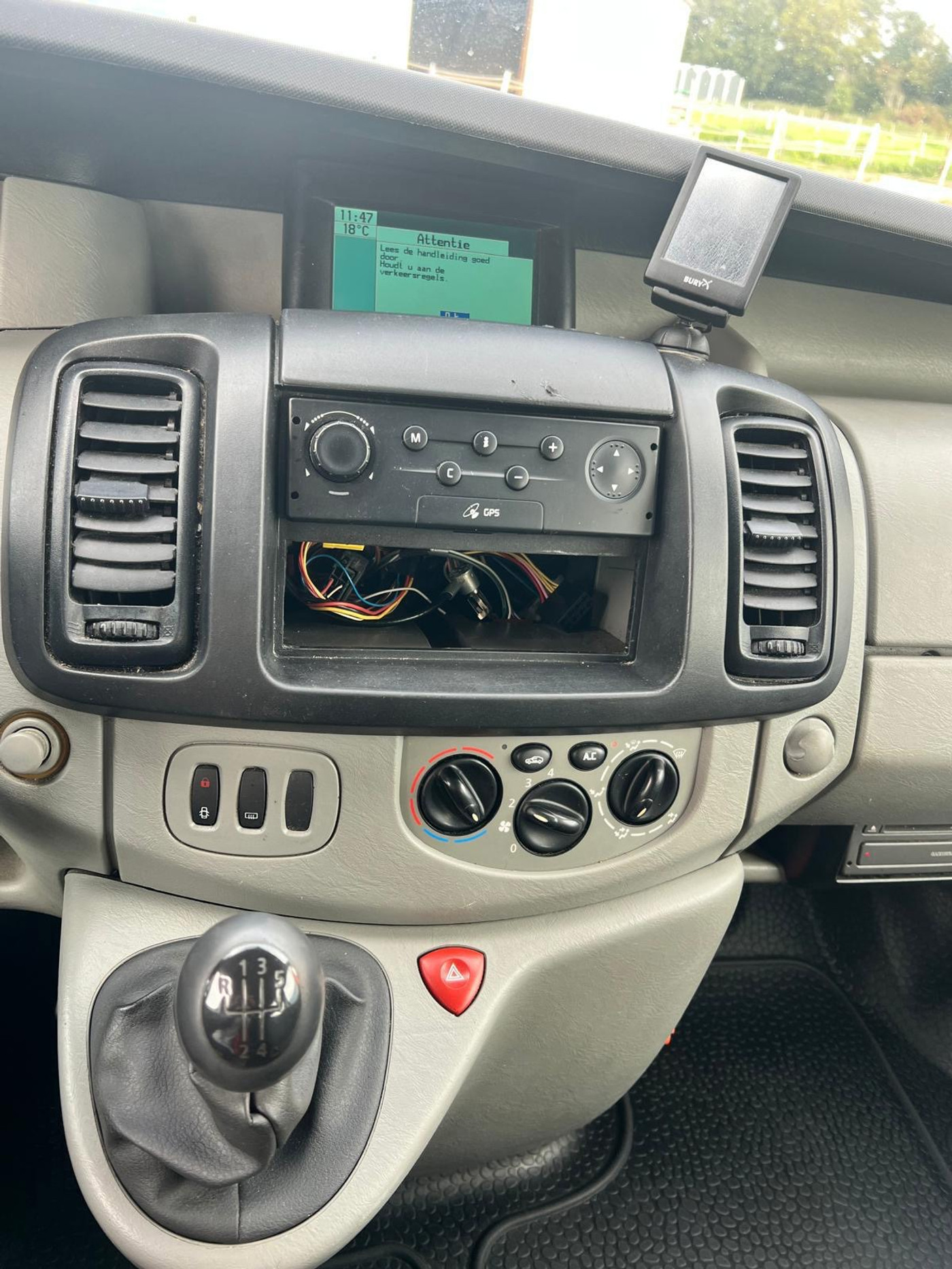 Foto van Renault Trafic 1200 L2 H1 1.9dci 82 Dubbele Cabine
