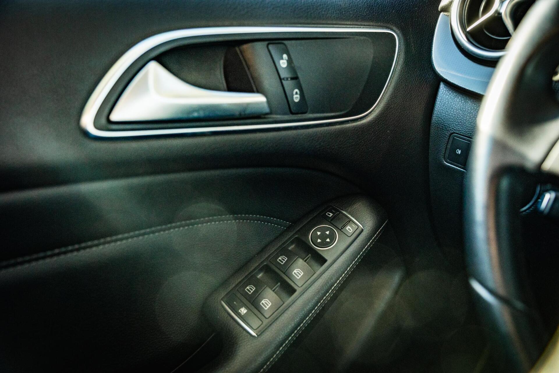 Foto van Mercedes-Benz B 180