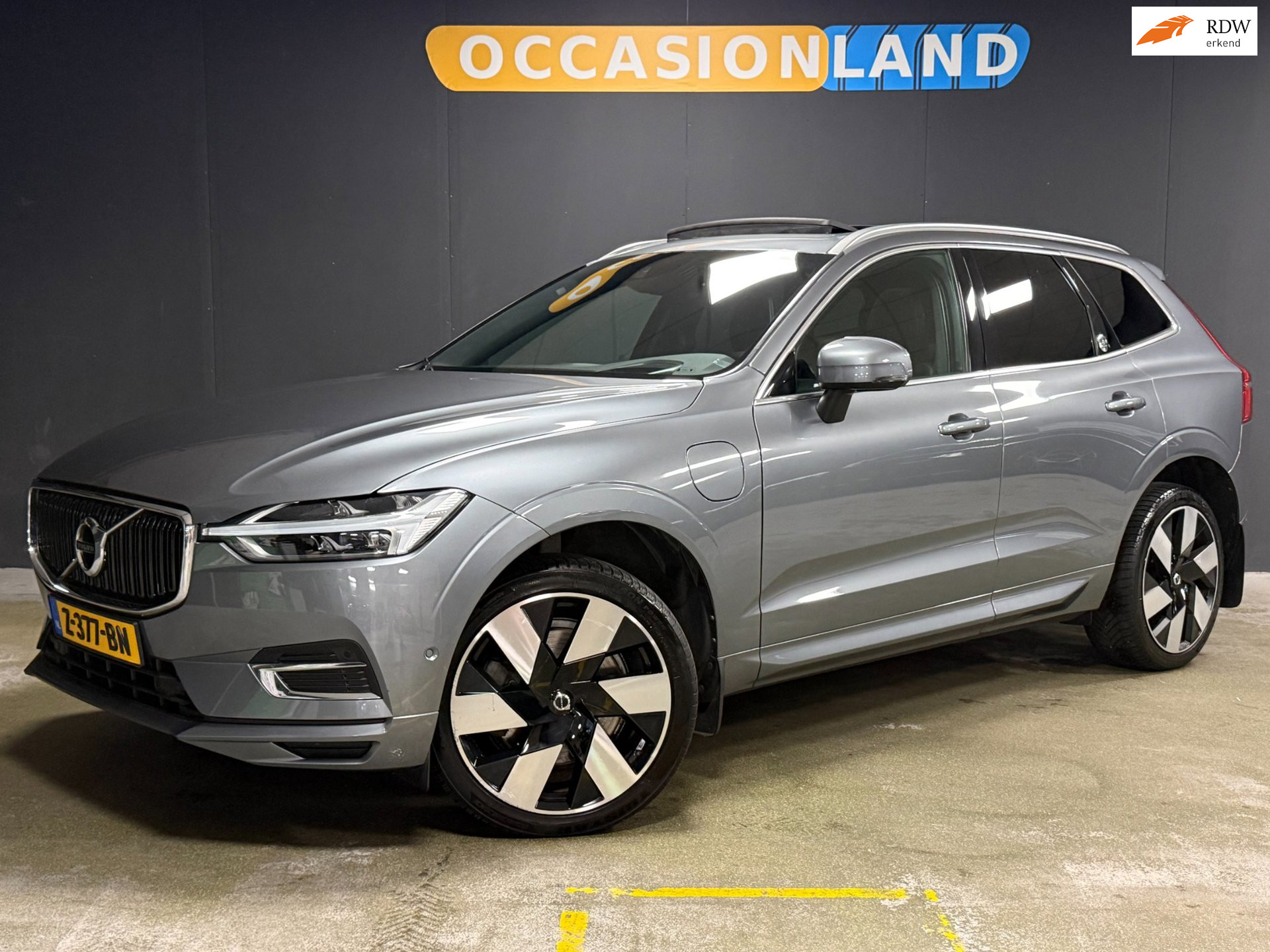 Volvo Xc60 T8 Twin Engine 2.0 T8 Twin Engine AWD Momentum|PANO|HARMAN|HUD|KEYLESS|TREKHAAK|LEDER|ACC|STOELV|DODEHOEK|CARPLAY|20INCH| 2019 - voorkant