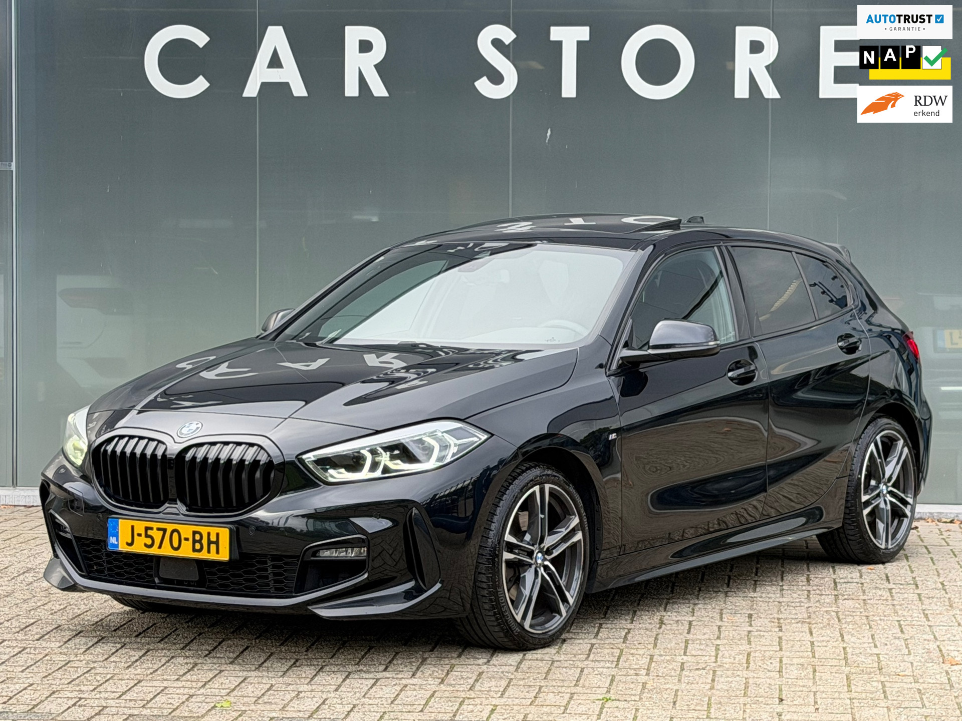 BMW 118i 118i Executive Edition M-Sport | Pano | Camera | NL AUTO 2020 - voorkant