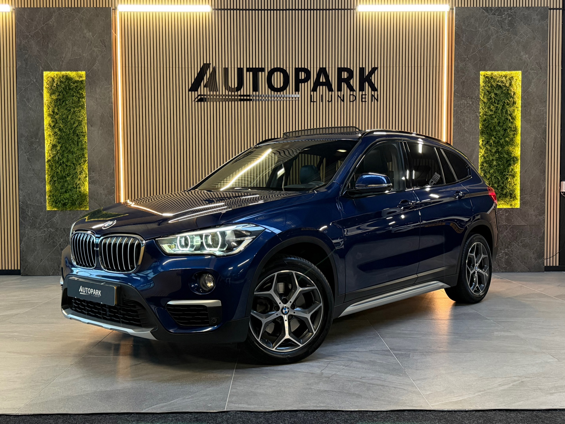 BMW X1 Sdrive20i SDrive20i Centennial High Executive M-SPORT|PANO|MEMORY|KEYLESS|CAMERA|LED|LEDER|SFEERVERLICHTING|AUTOMAAT|NL AUTO|192PK| 2017 - voorkant