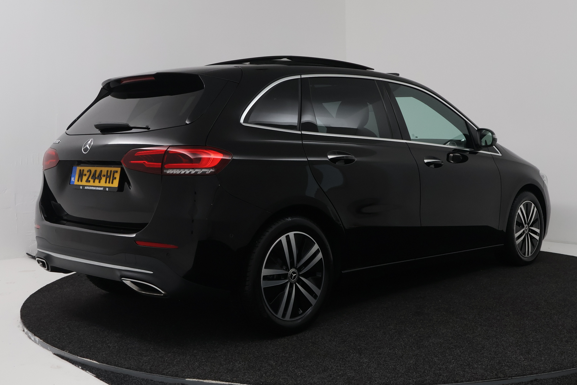 Foto van Mercedes-Benz B 200