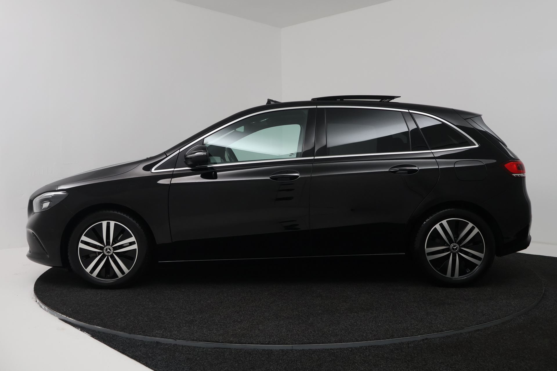 Foto van Mercedes-Benz B 200