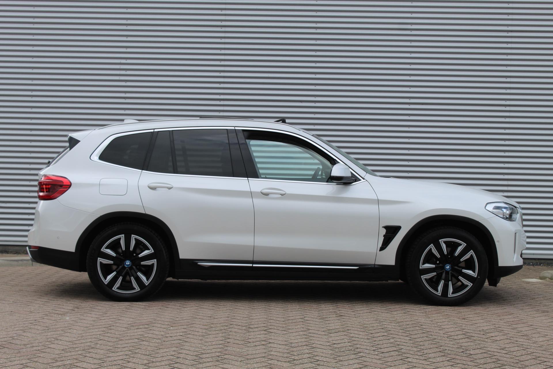Foto van BMW Ix3