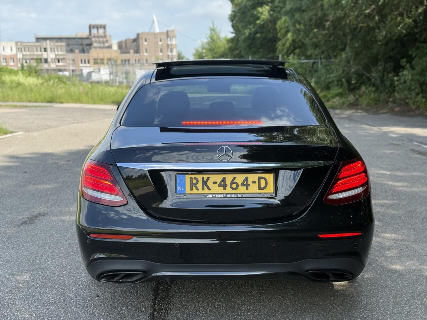 Foto van Mercedes-Benz E 200