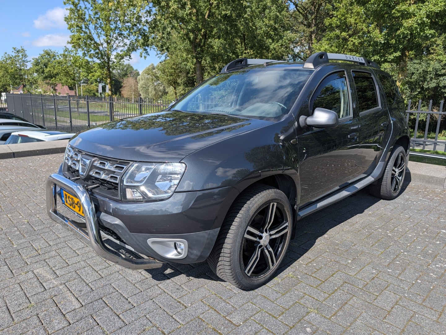 Dacia Duster 1.2 TCe 4x2 Série Limitée Robust | Trekhaak | Bullbar | Stoelverw. | PDC | Airco 2017 - voorkant