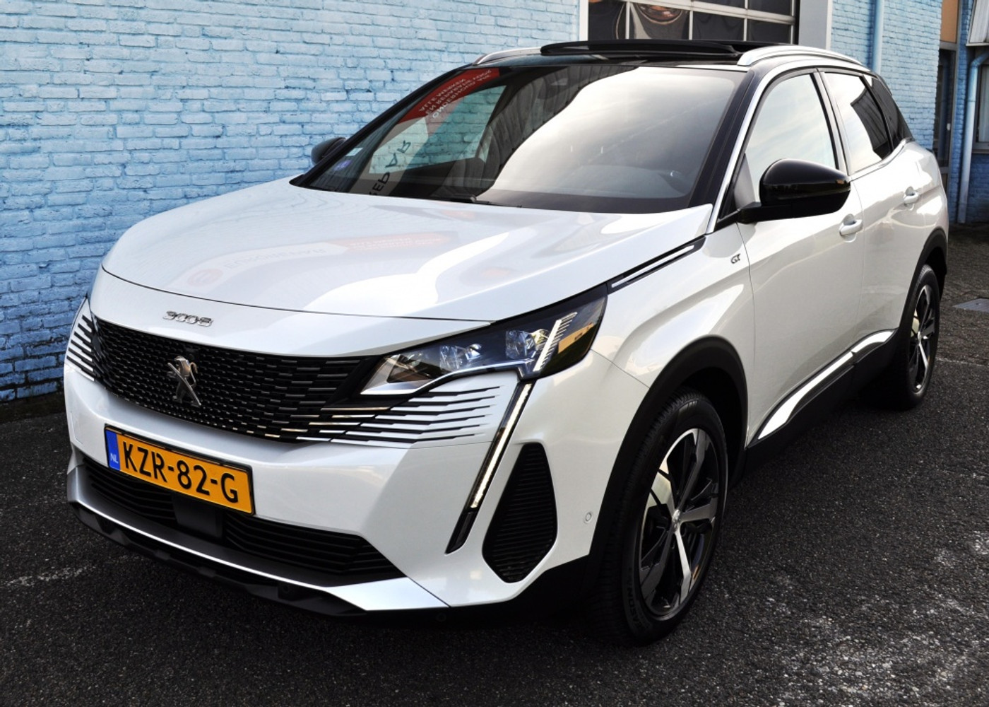 Peugeot 3008 1.2 GT Aut elstoel mass sv leer schd Al Focal ad,crc 2021 - voorkant
