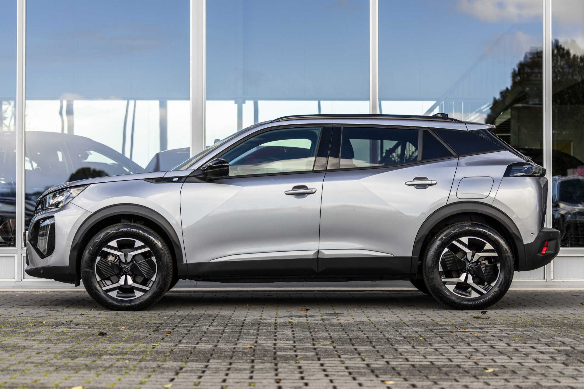 Foto van Peugeot E-2008