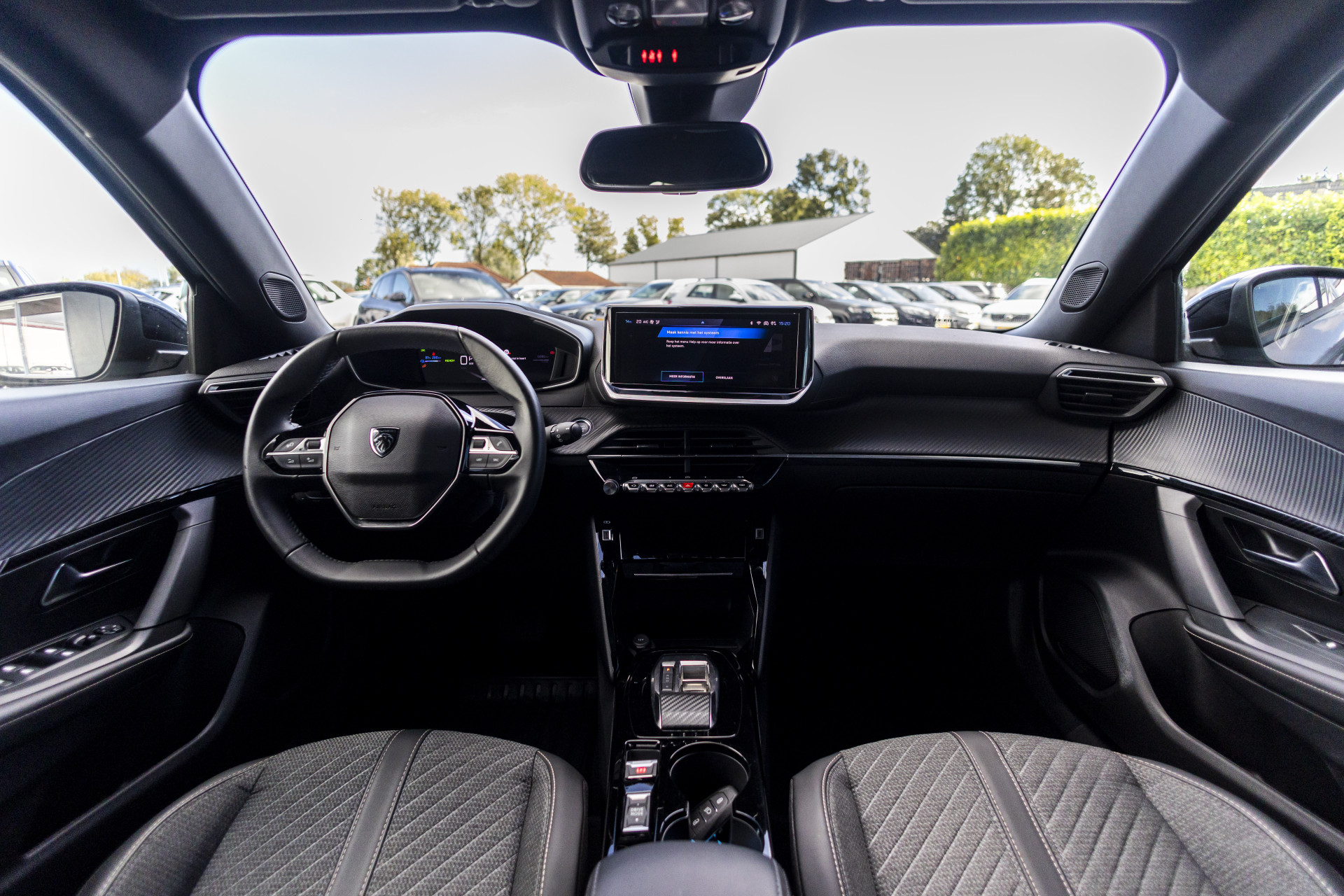 Foto van Peugeot E-2008