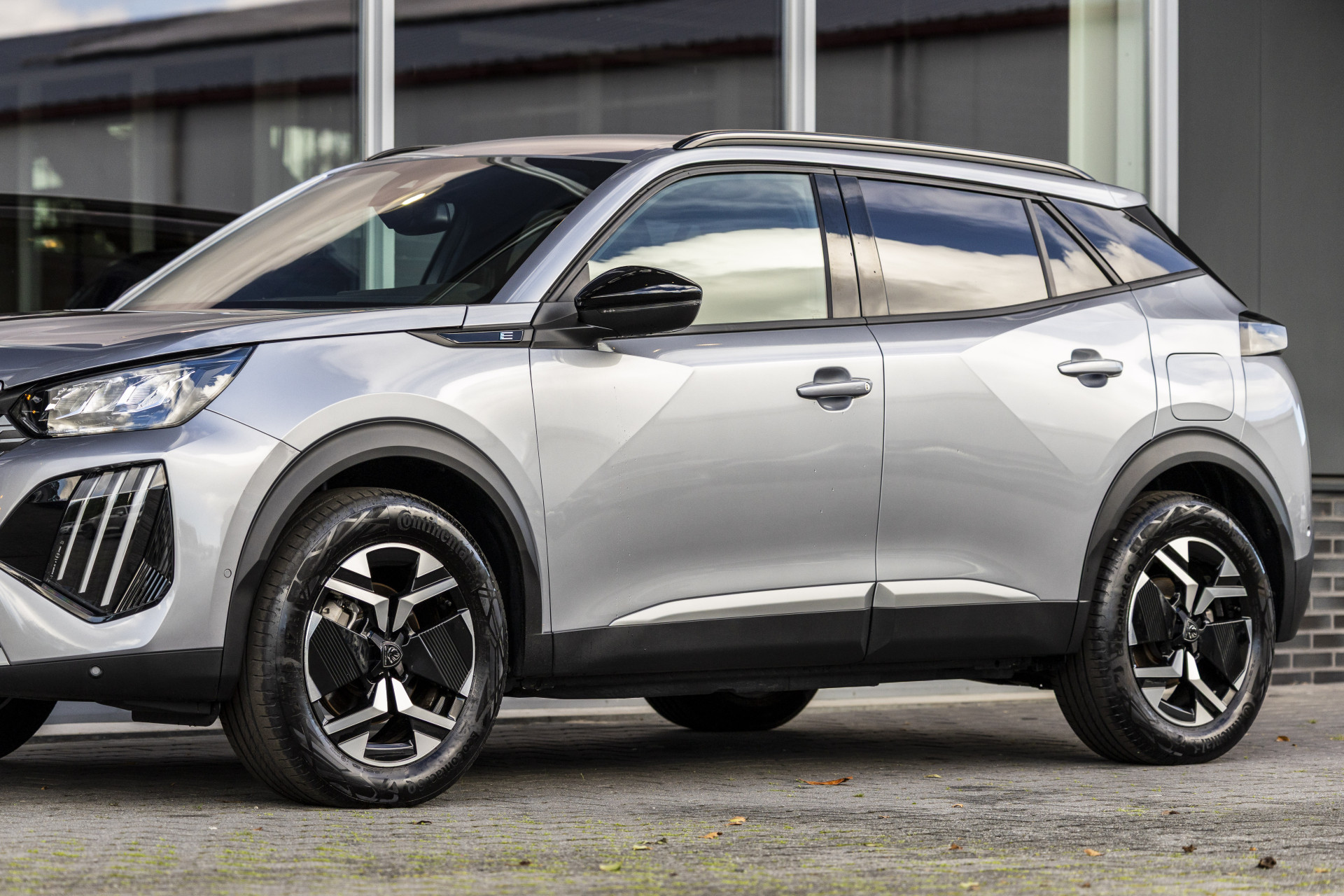 Foto van Peugeot E-2008