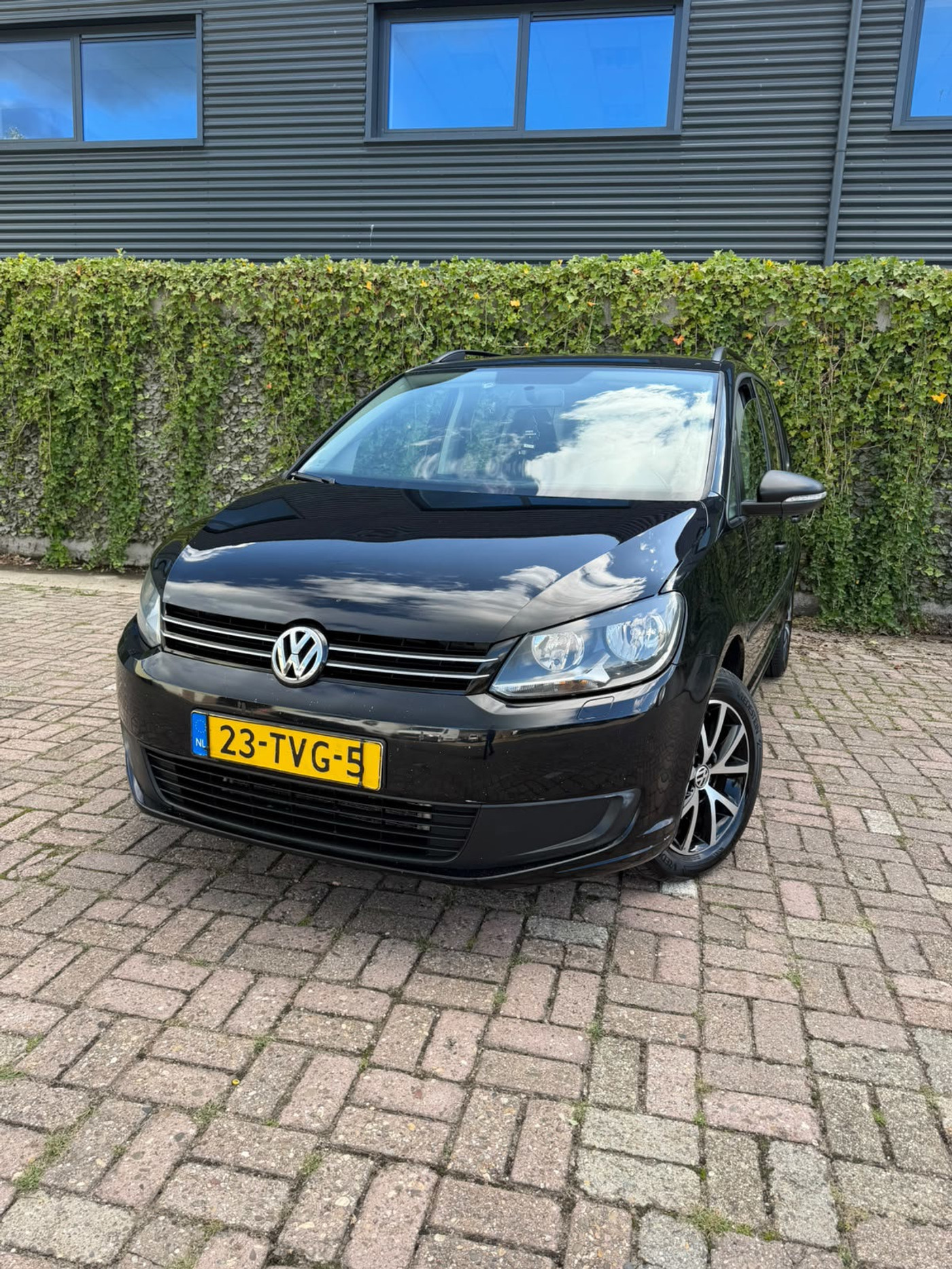 Volkswagen Touran 1.4 TSI Comfortline 7p. 2011 - voorkant