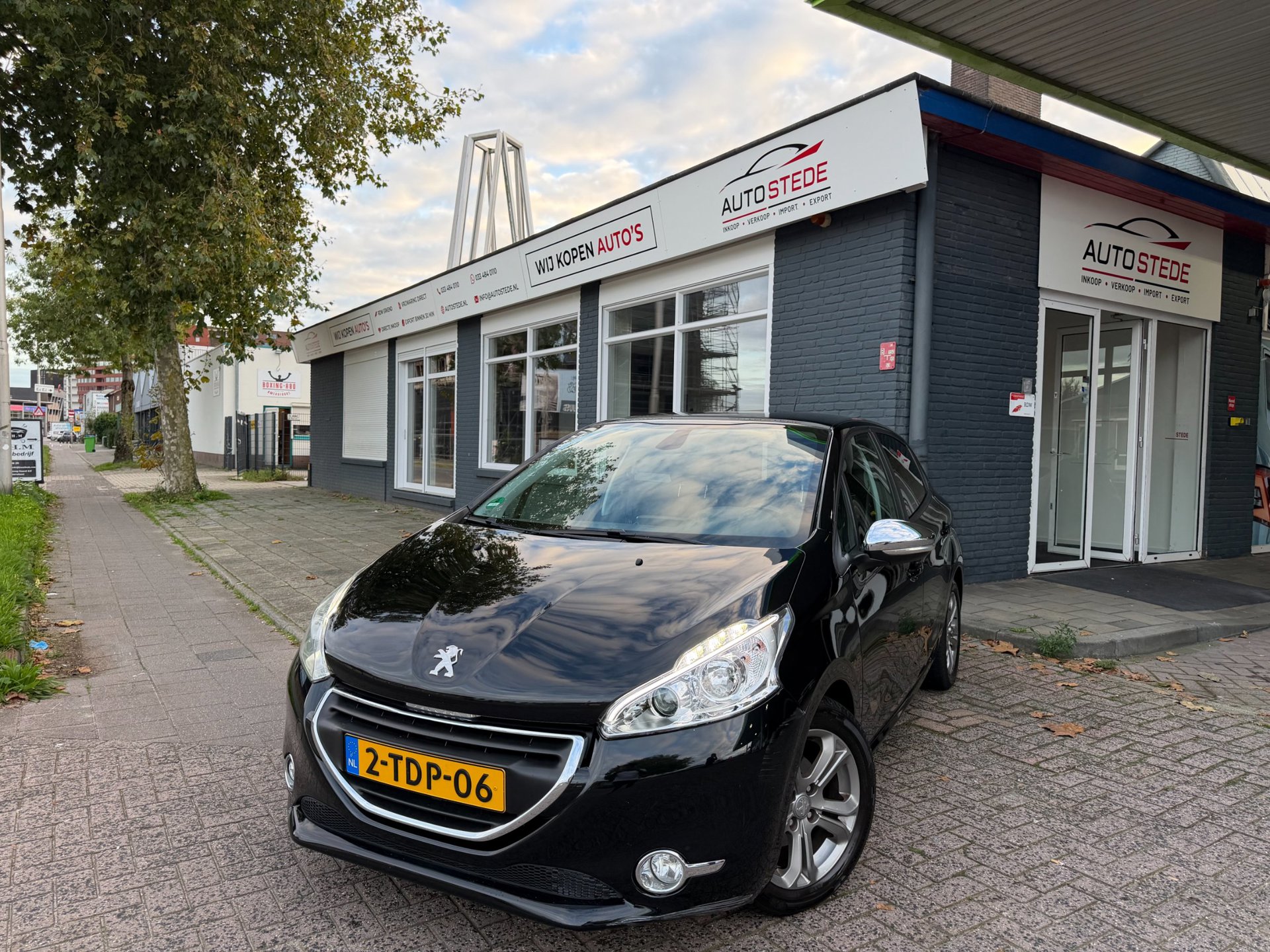 Peugeot 208 1.2 e-VTi |AUTOMAAT|NAP|CRUISE|D-RIEM VV 2013 - voorkant