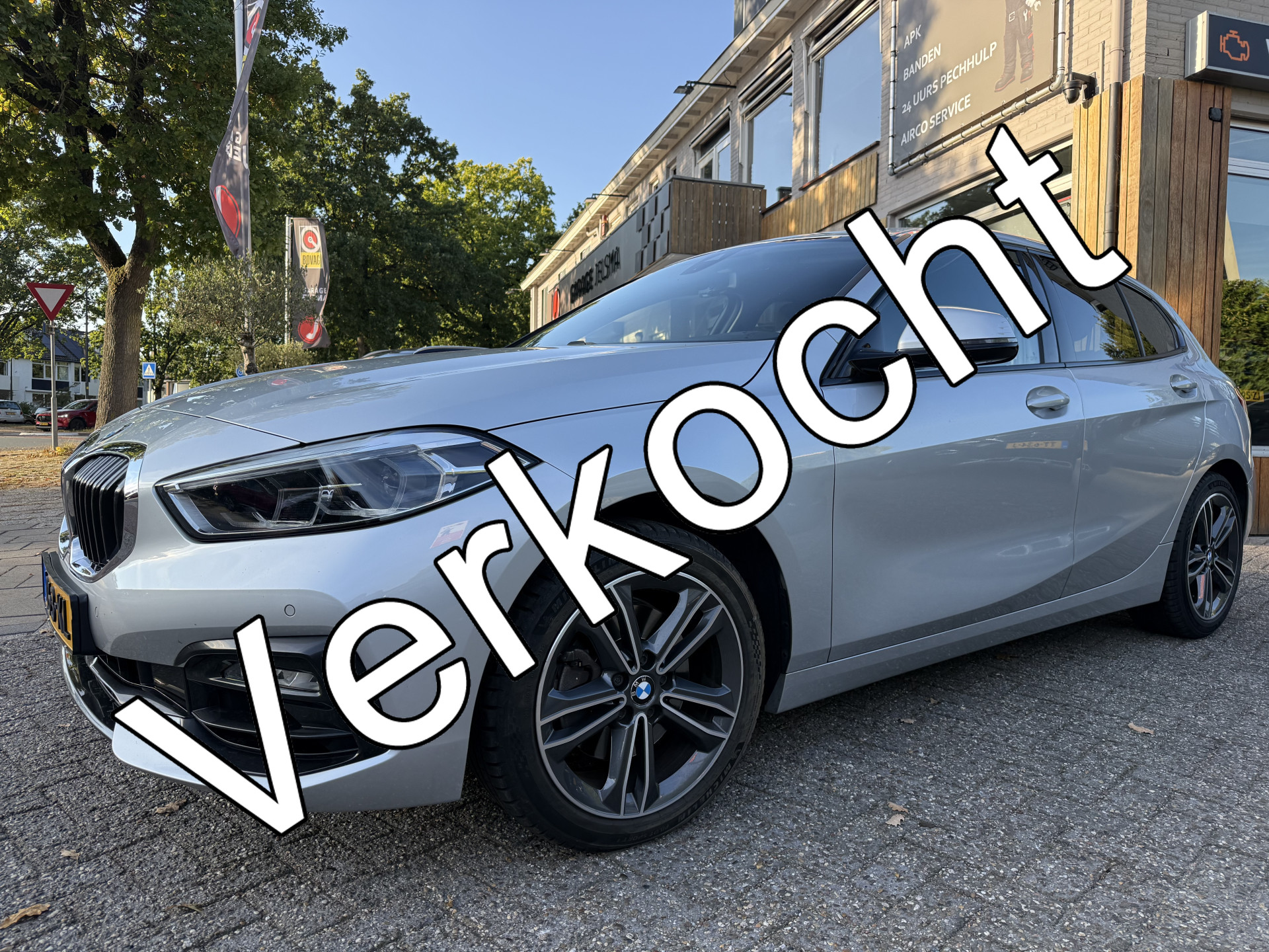 BMW 118i 118i Executive 140pk Aut., 2020 - voorkant