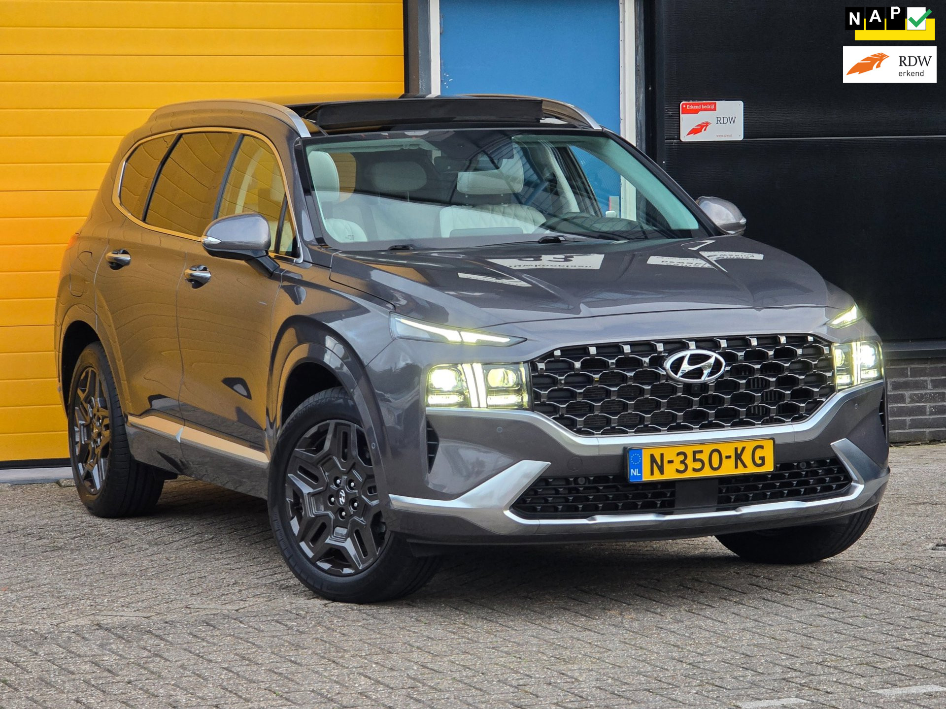 Hyundai Santa Fe 1.6 T-GDI PHEV Premium Plus Sky 7 Persoons / Schermen / Leder / Head Up / Memory / Pano / Verkoeling / Led / Pdc 2021 - voorkant