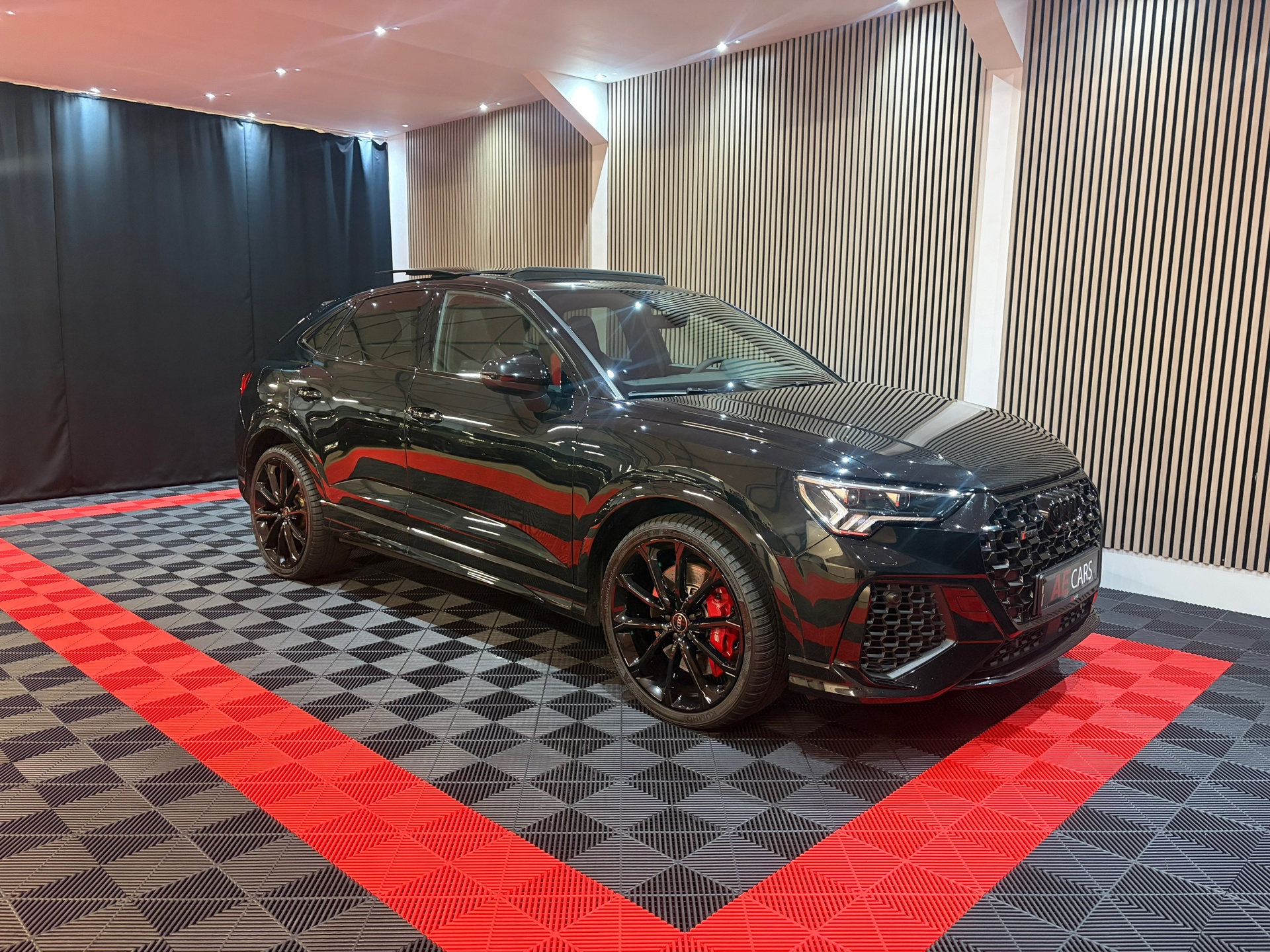 Audi Q3 Sportback TFSI RS 400 pk BJ 2024 Pano / Sonos / 360Cam / RS Stiksels / 2024 - voorkant