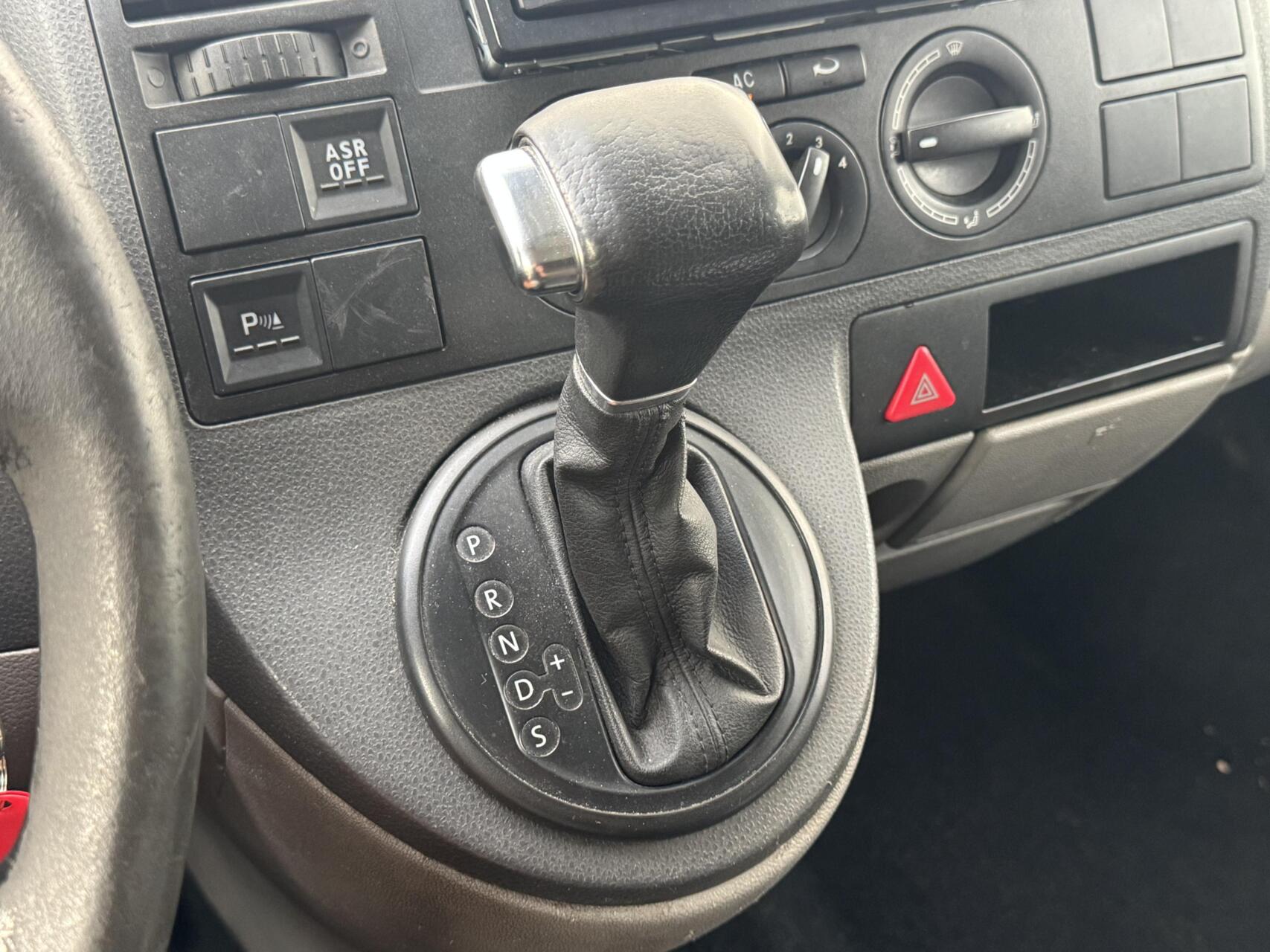 Foto van Volkswagen Transporter Bestel D 128 KW Aut