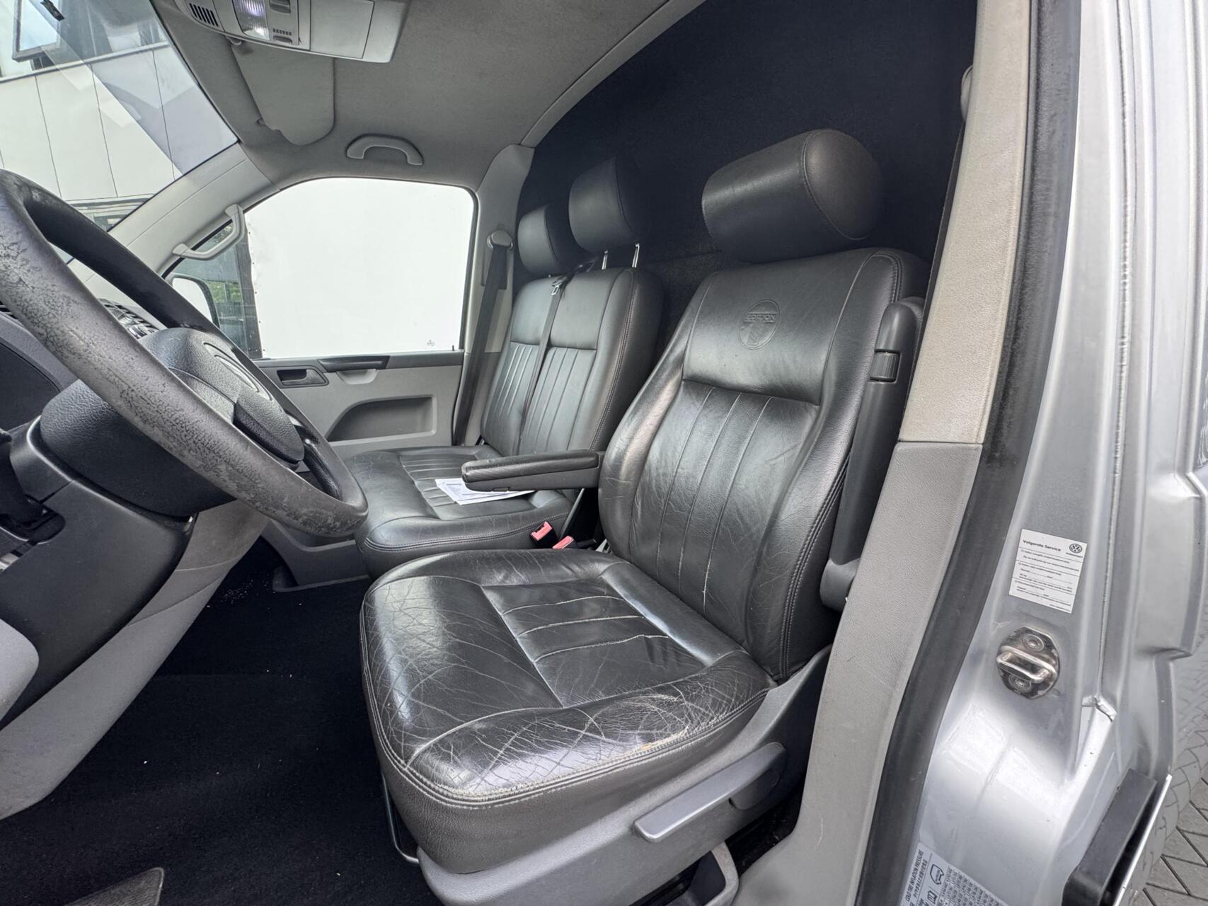 Foto van Volkswagen Transporter Bestel D 128 KW Aut