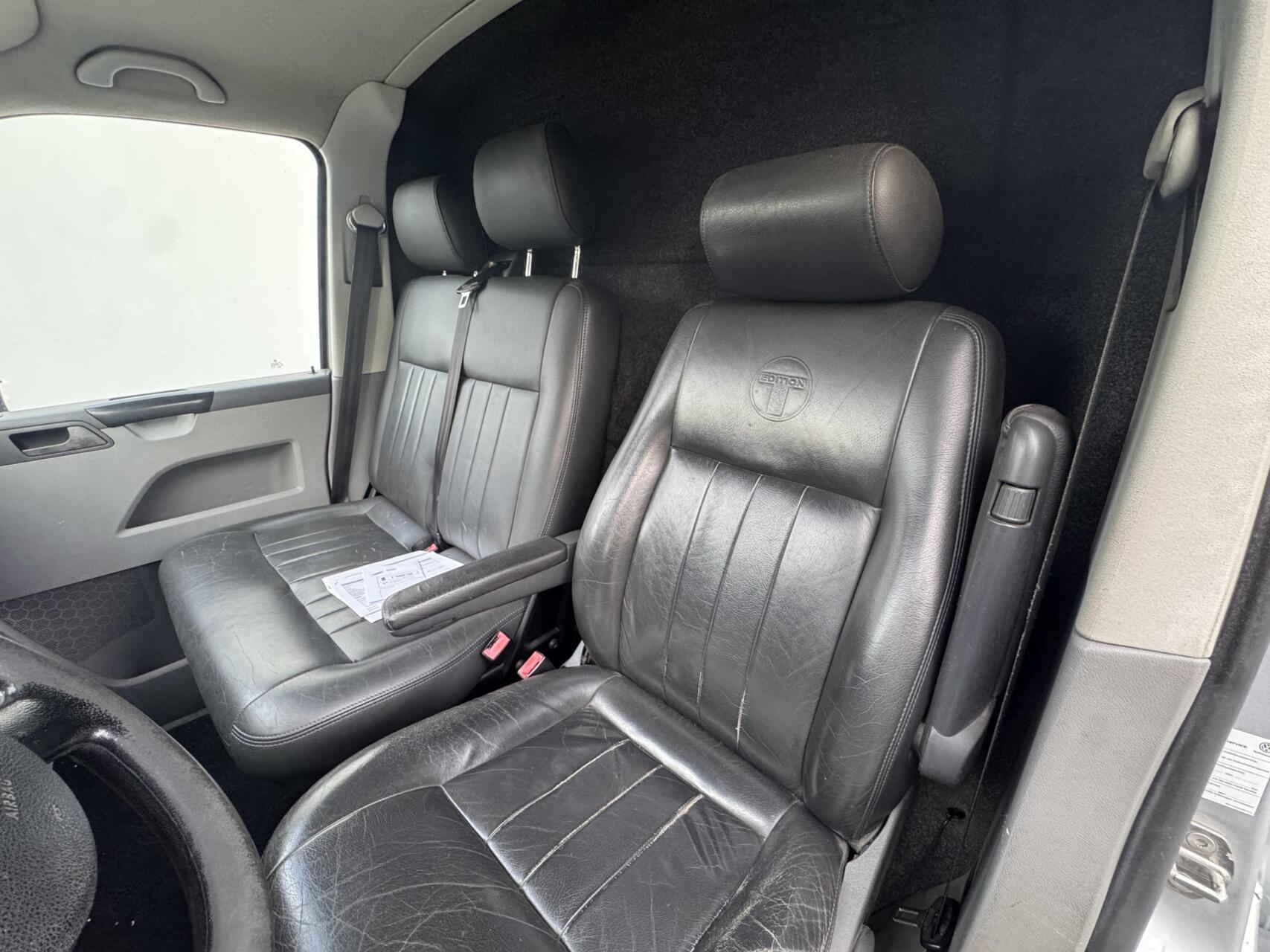 Foto van Volkswagen Transporter Bestel D 128 KW Aut