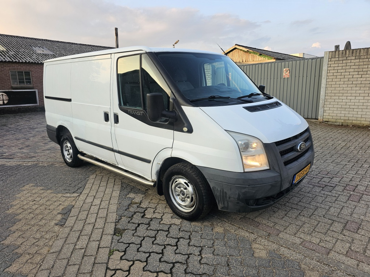 Foto van Ford Transit 260s Van 85dpf LR 4.23
