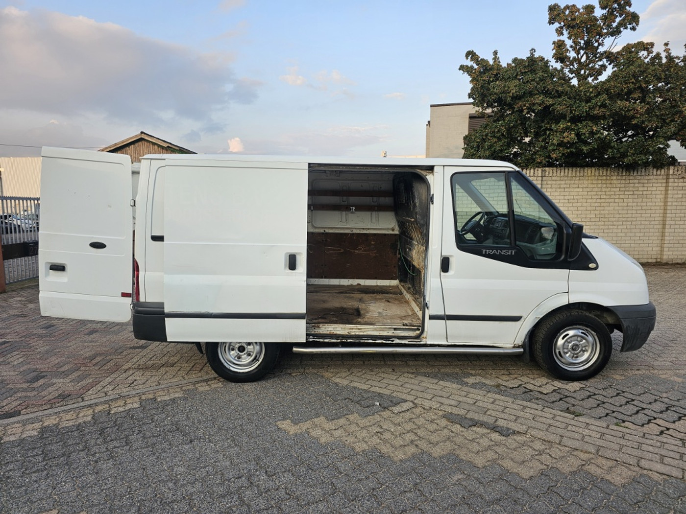 Foto van Ford Transit 260s Van 85dpf LR 4.23