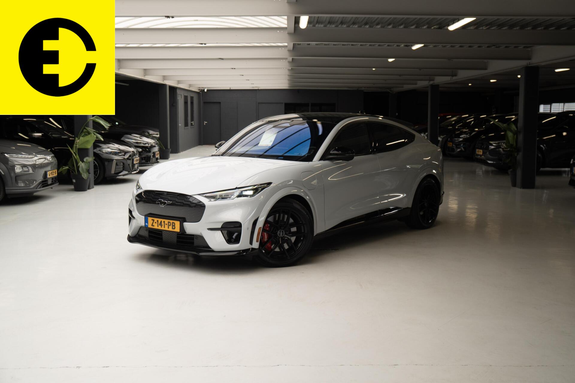 Ford Mustang Mach-e GT Extended AWD 98 kWh | Leder | Stoelverwarming 2024 - voorkant