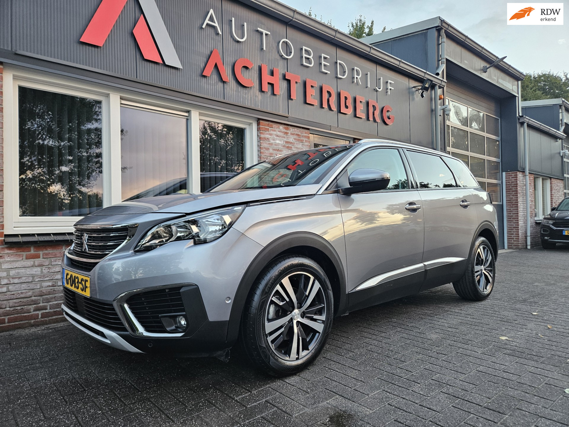 Peugeot 5008 1.2 PureTech Crossway 7-Zitplaatsen! Camera! Carplay! Airco! Navigatie! Cruise Control! Nette Auto! 2019 - voorkant