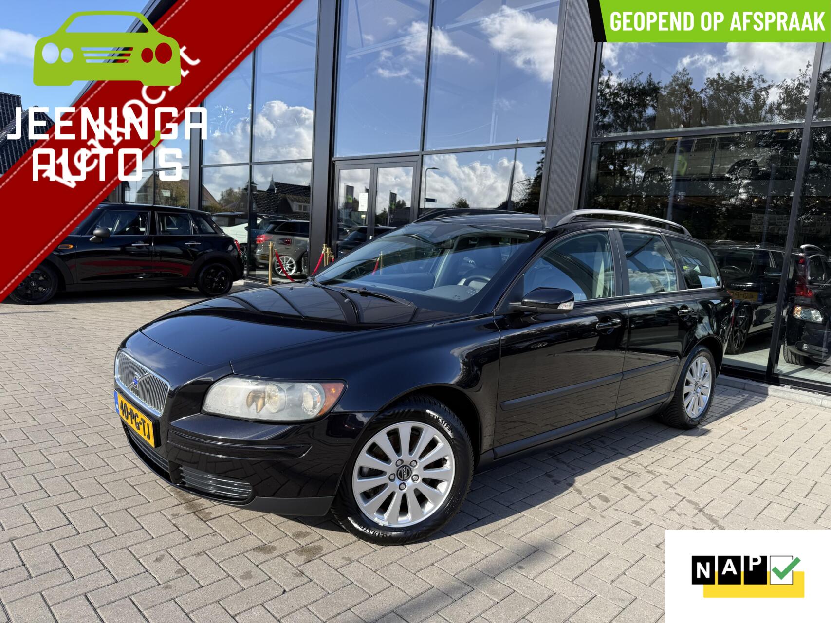 Volvo V50 2.4 Momentum|Airco|Trekhaak|Leer|NAP 2004 - voorkant