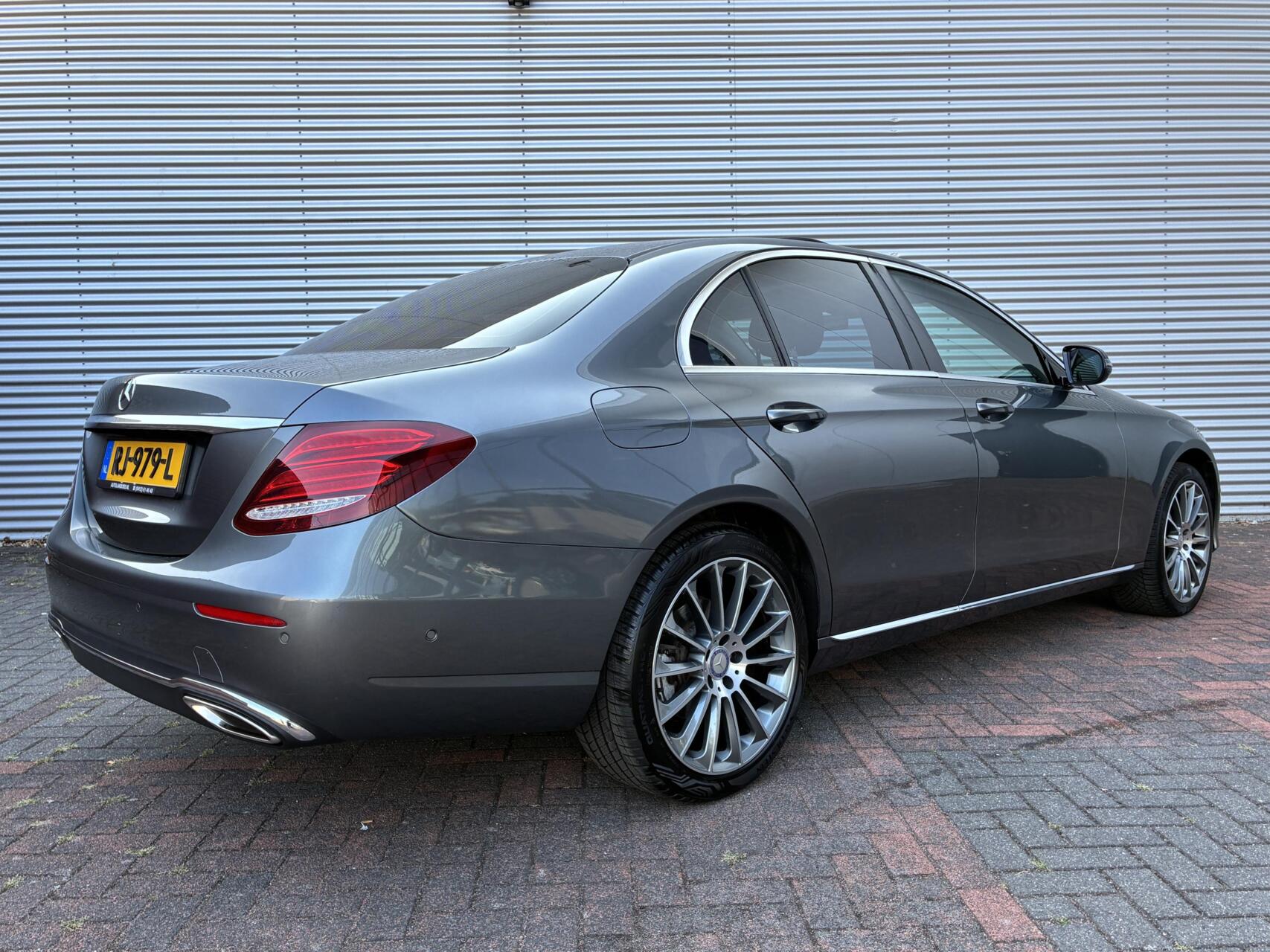 Foto van Mercedes-Benz E 200