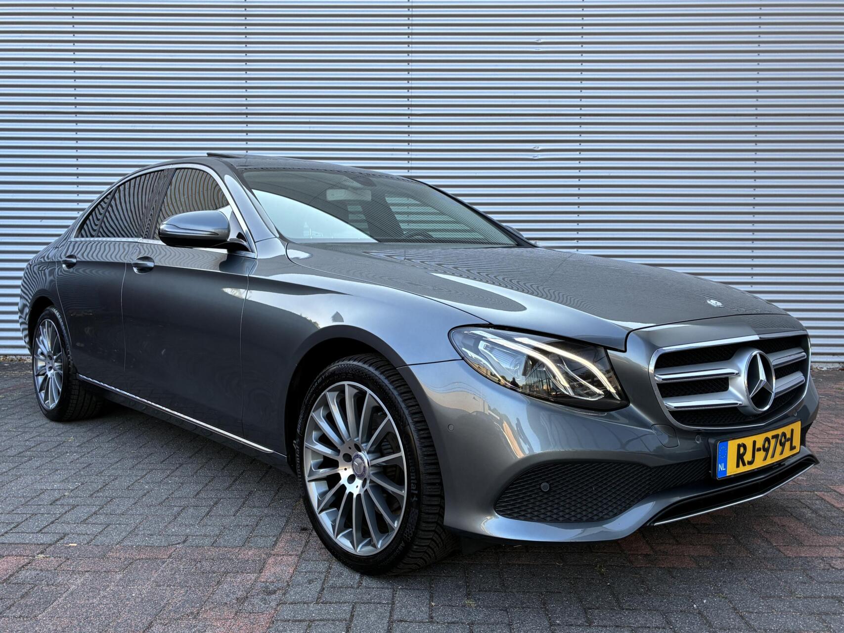 Foto van Mercedes-Benz E 200