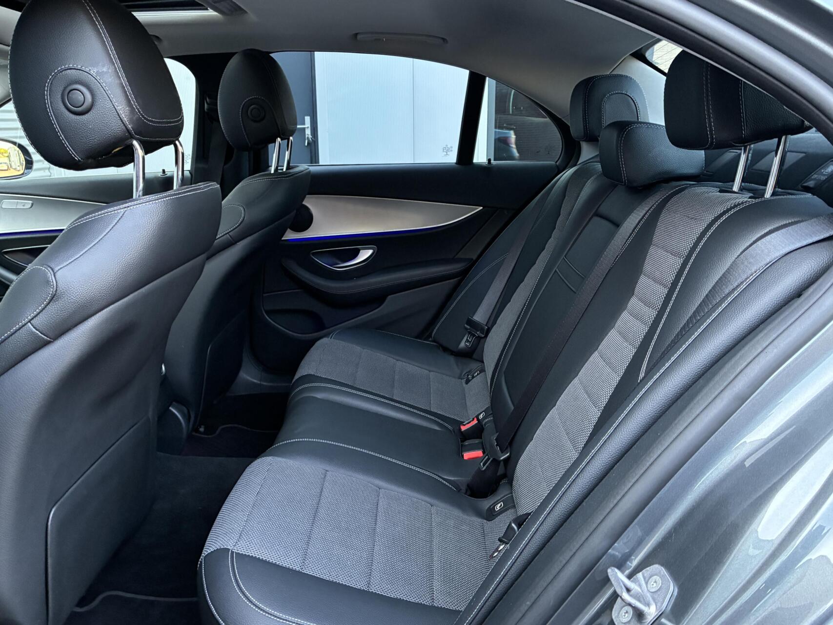 Foto van Mercedes-Benz E 200
