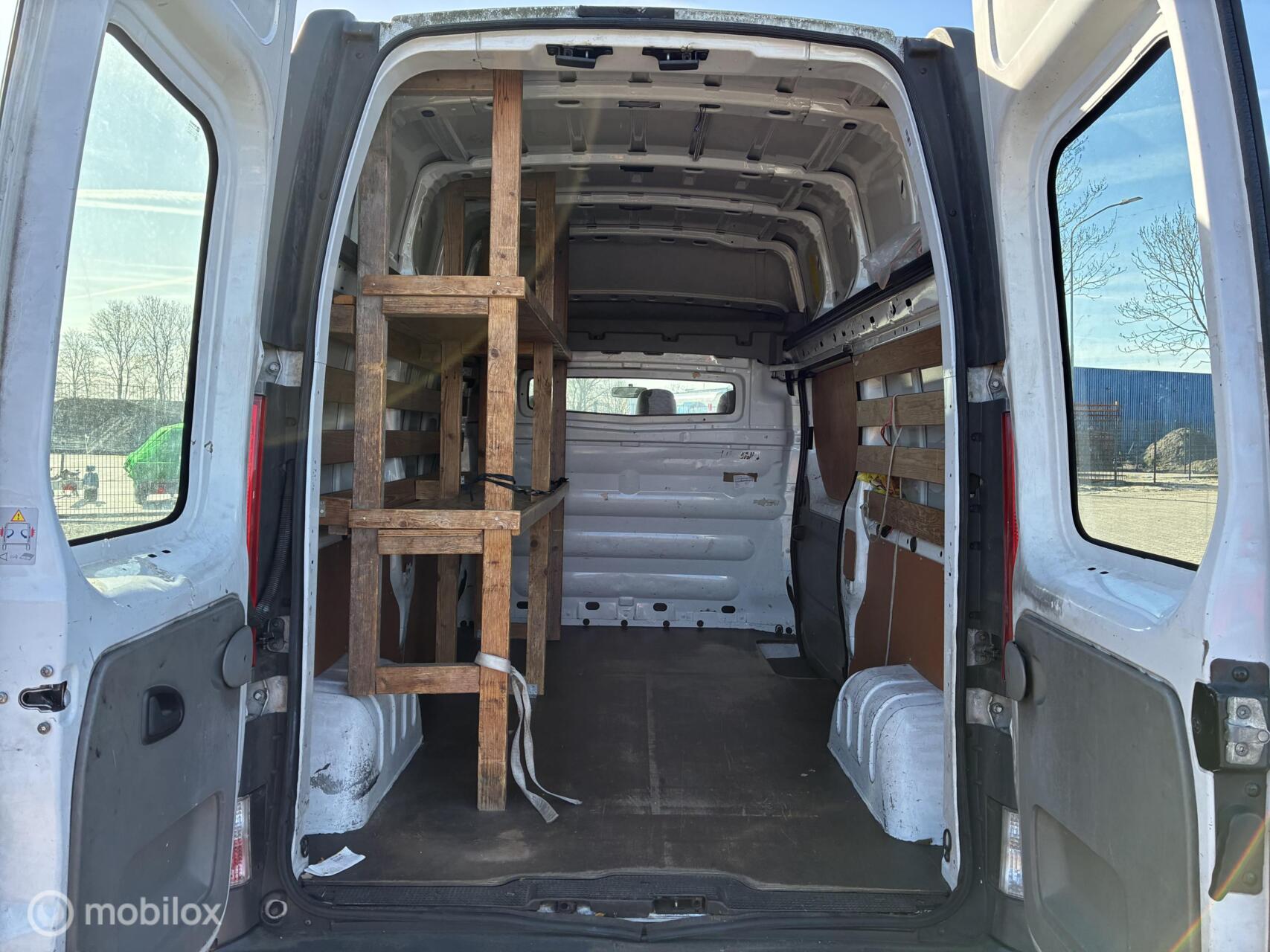 Foto van Renault Trafic T29 L2/h2 2.0 Dci 66kw E4