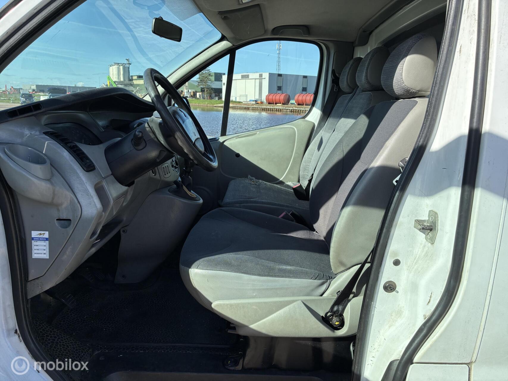 Foto van Renault Trafic T29 L2/h2 2.0 Dci 66kw E4