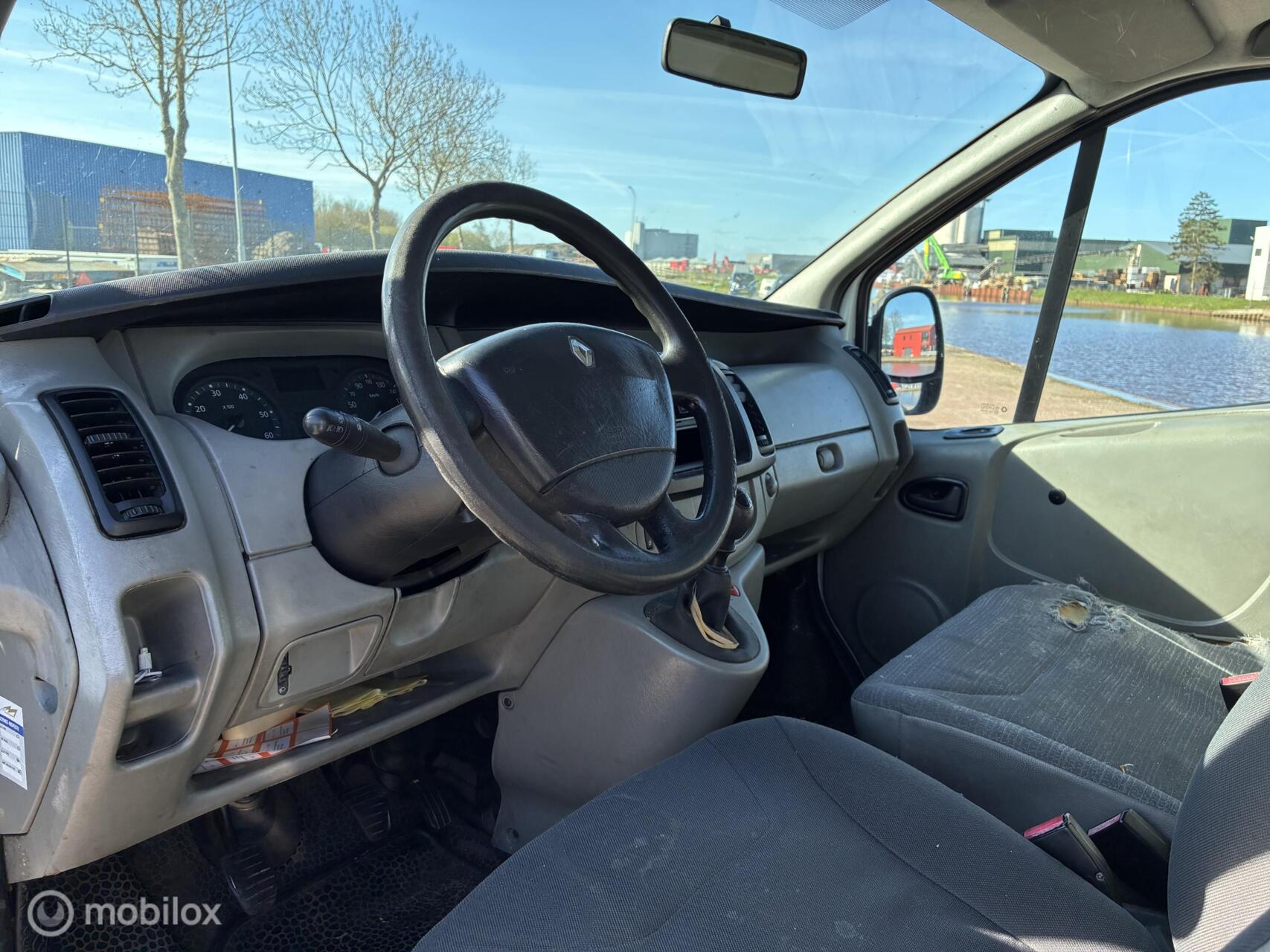 Foto van Renault Trafic T29 L2/h2 2.0 Dci 66kw E4