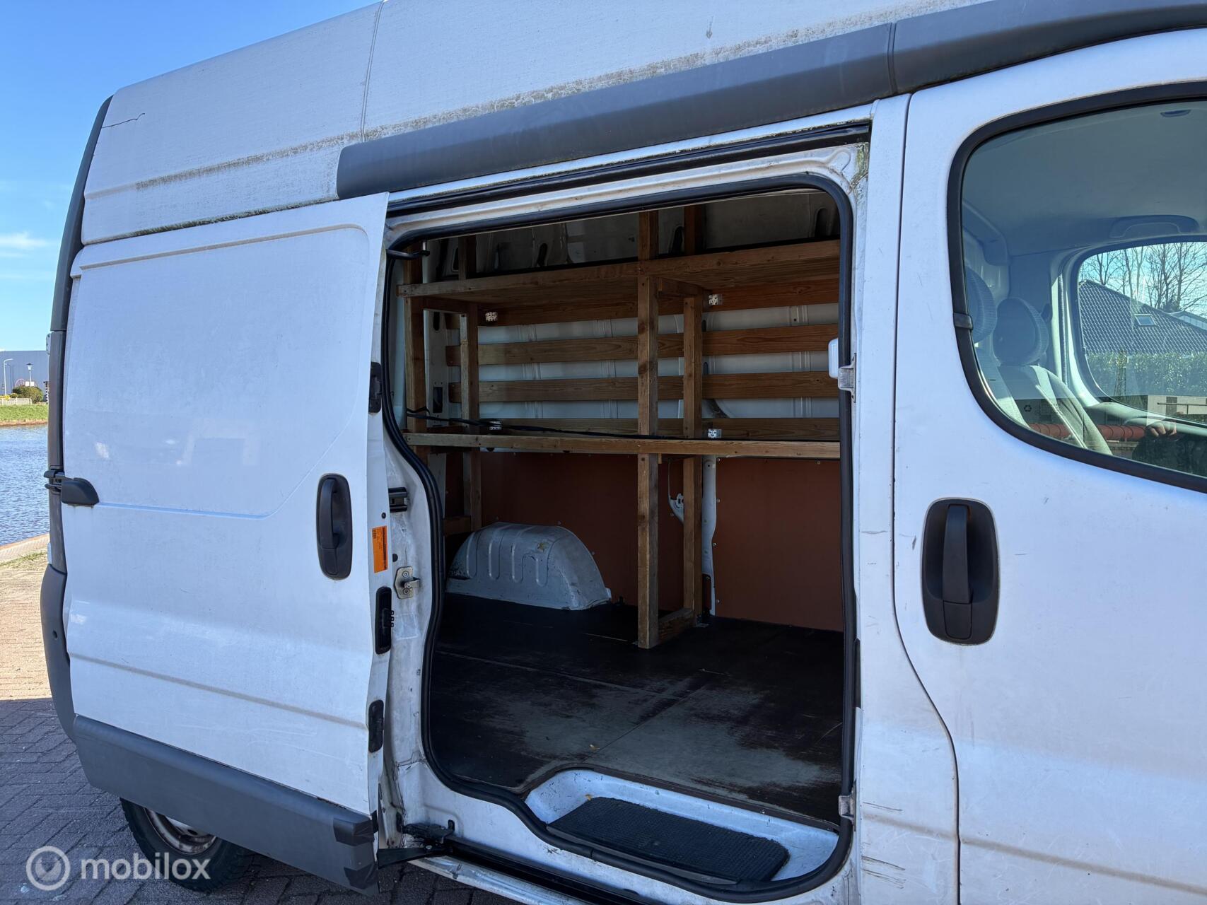 Foto van Renault Trafic T29 L2/h2 2.0 Dci 66kw E4