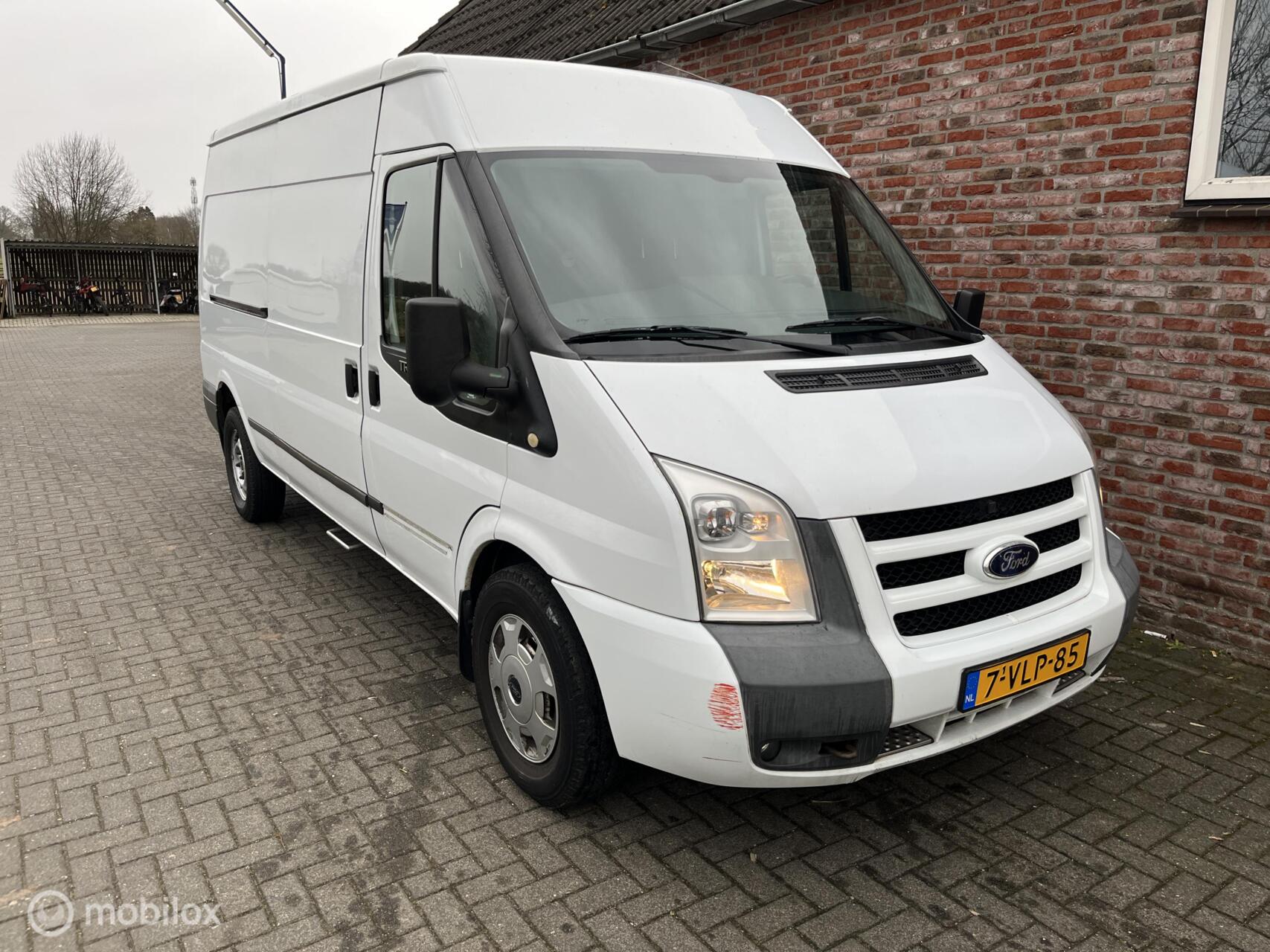 Foto van Ford Transit 350l Van 200dpf 3,58