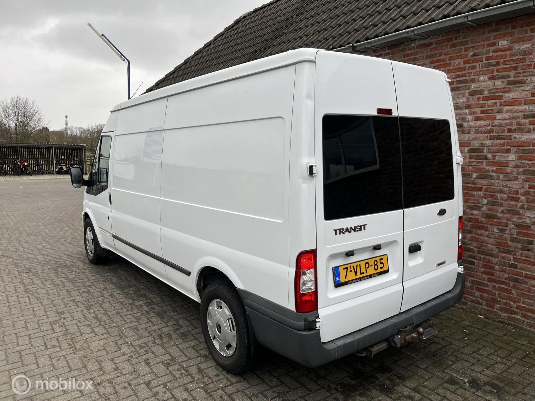 Foto van Ford Transit 350l Van 200dpf 3,58