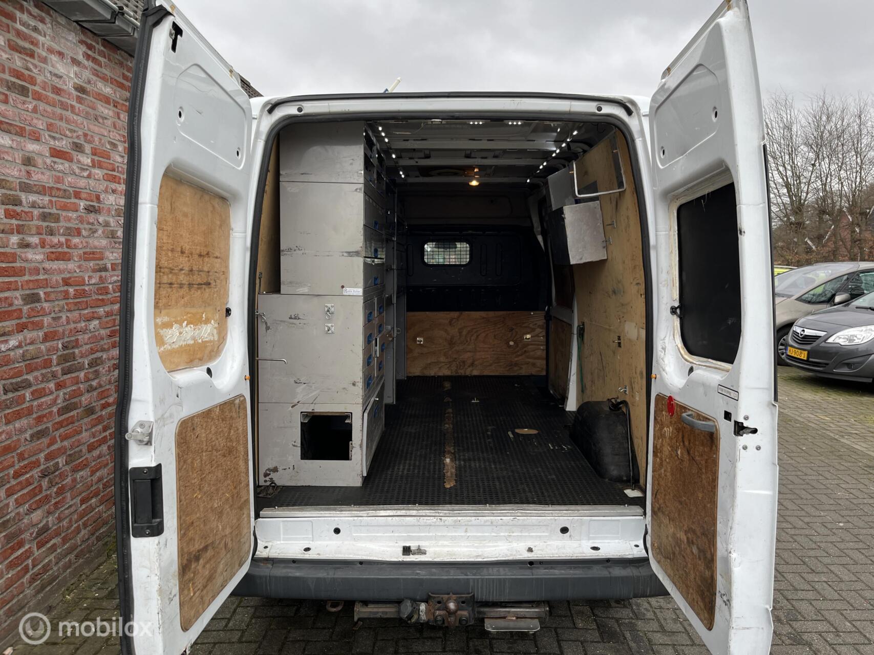 Foto van Ford Transit 350l Van 200dpf 3,58
