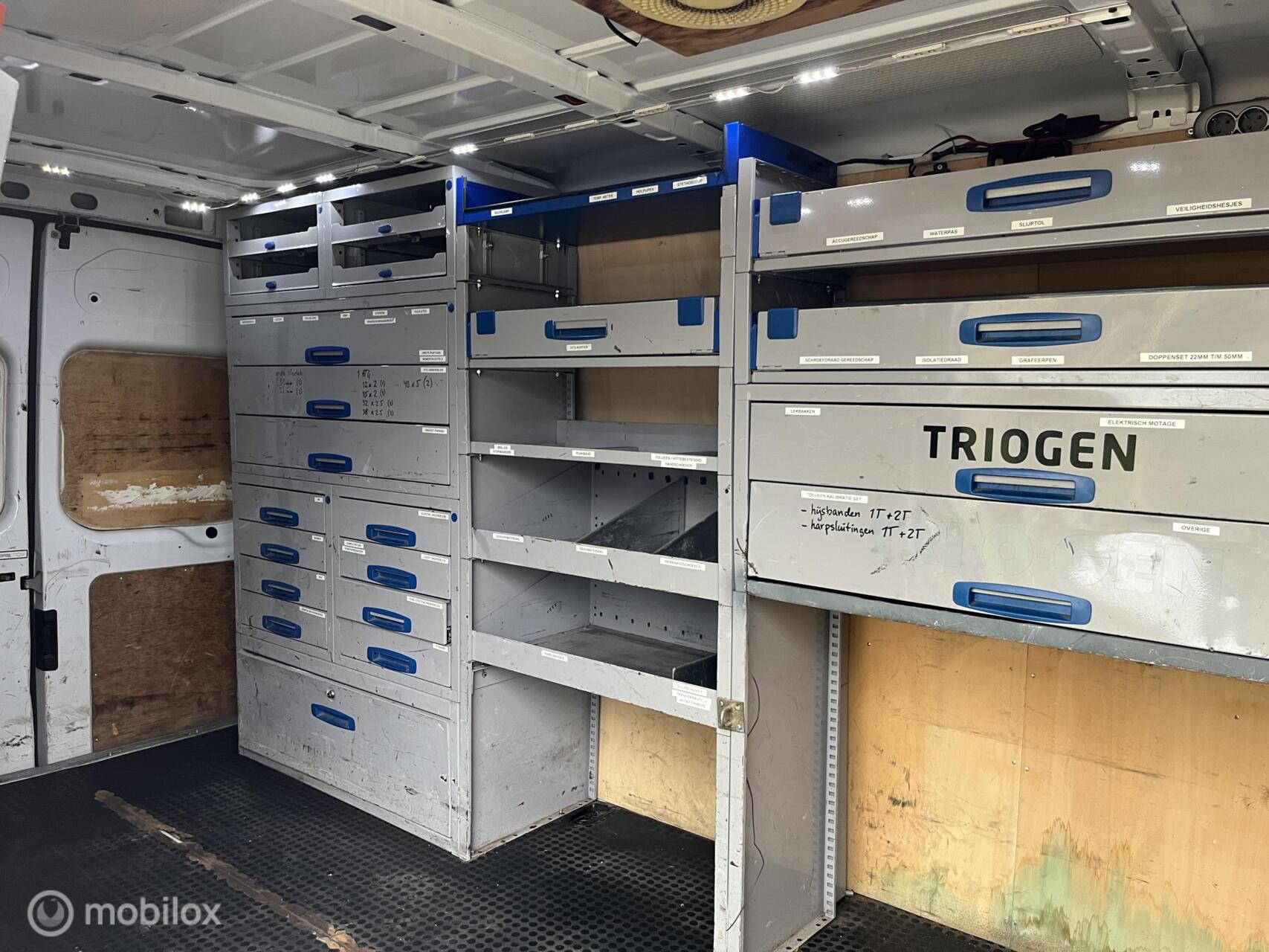 Foto van Ford Transit 350l Van 200dpf 3,58