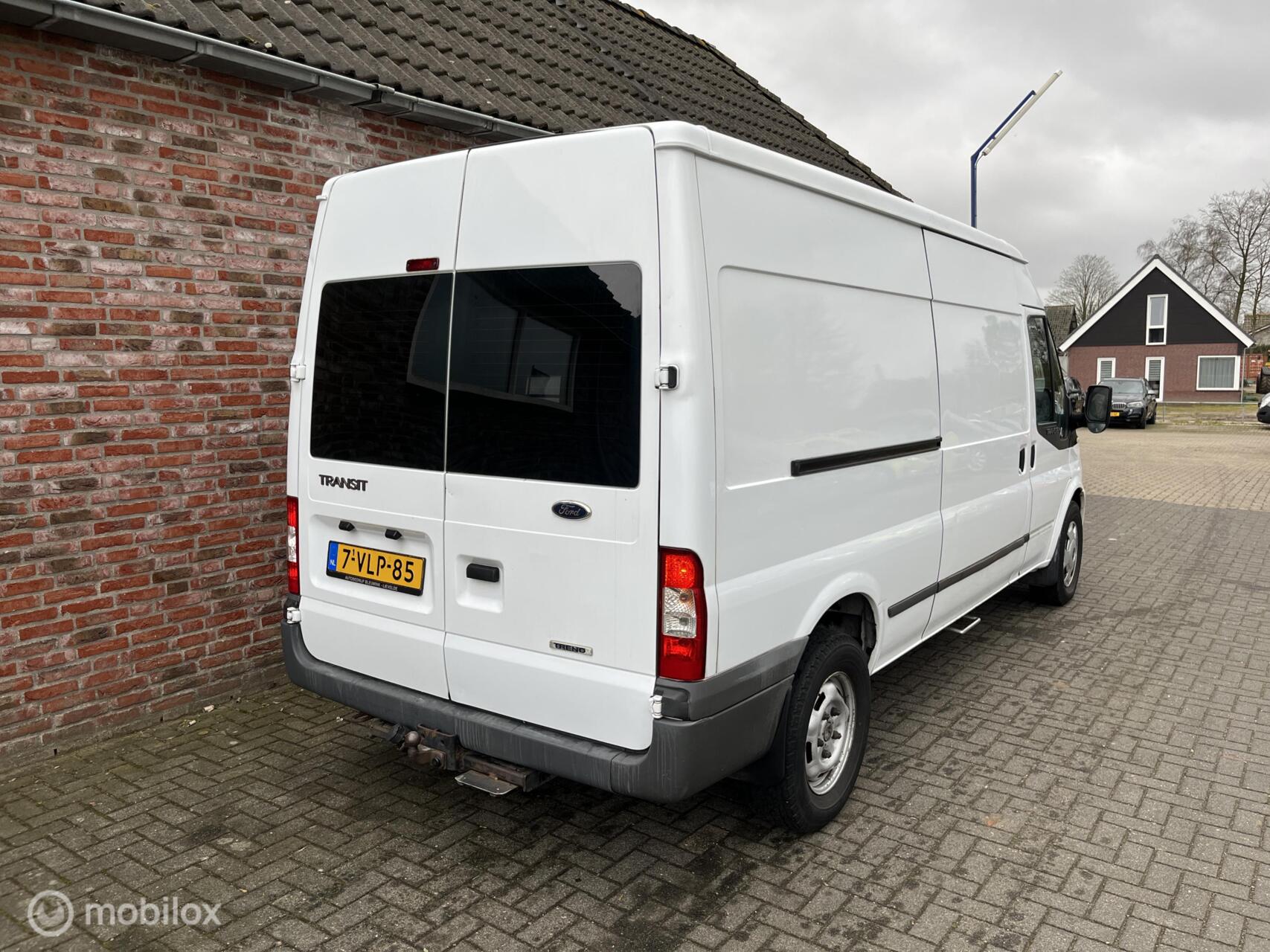 Foto van Ford Transit 350l Van 200dpf 3,58