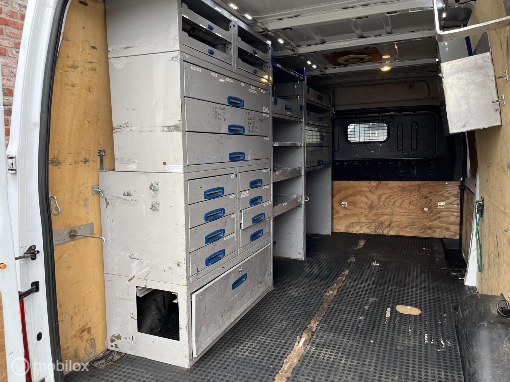 Foto van Ford Transit 350l Van 200dpf 3,58