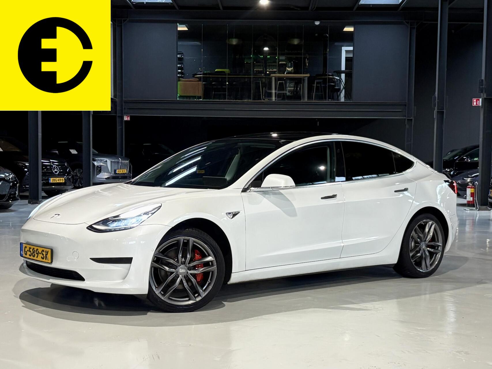 Tesla Model 3 Standard RWD Plus 60 kWh | Stoelverwarming | Pano | Leder 2019 - voorkant